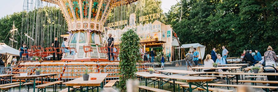 Nostalgisches Kettenkarussell am Wasser bei einem Firmen-Sommerfest von MIGNON