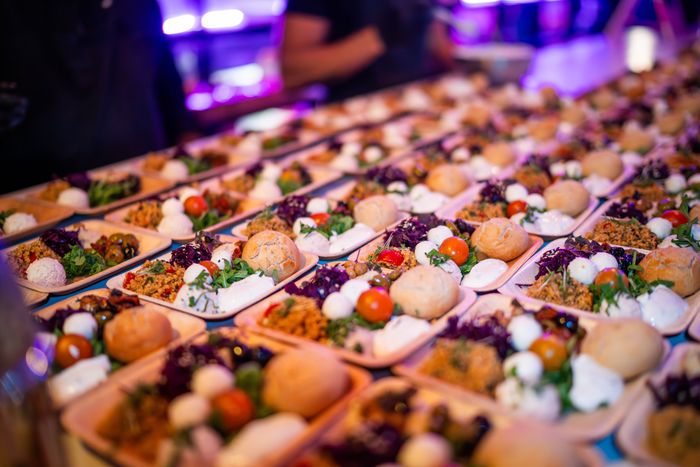 Reich bestücktes Fingerfood-Buffet aus eigener Küche im Delphi Showpalast