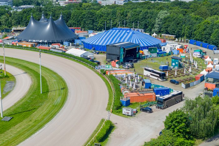 Kuppel, Megadome, Bühne und Biergarten neben der Rennbahn auf dem Areal in Hamburg-Bahrenfeld aus der Luft