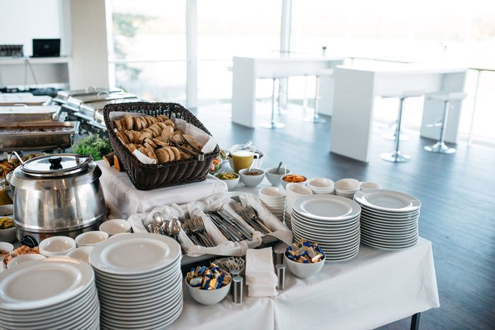 Buffet aus eigener Küche für Gäste auf der Trabrennbahn Bahrenfeld