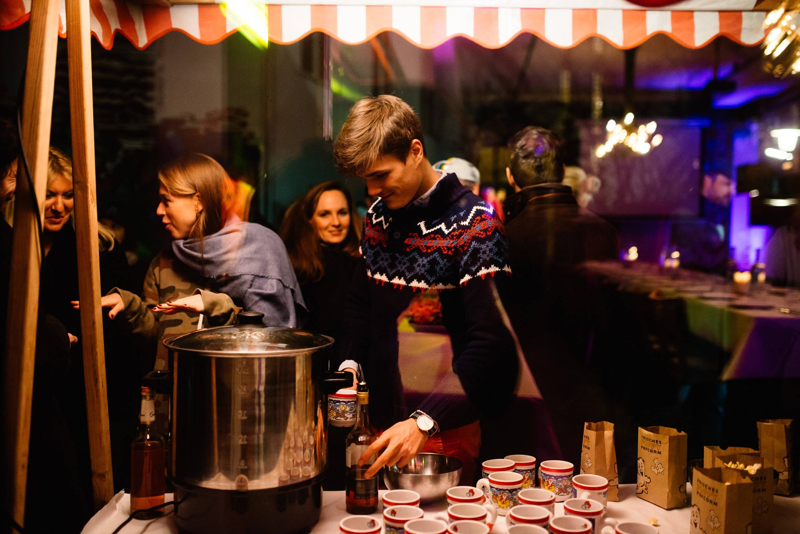 Event-Idee: Individuelle Weihnachtsfeier mit privatem Weihnachtsmarkt Glühweinstand